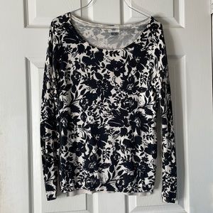 Old navy black and white scoop neck floral printed sweater blouse top shirt SP